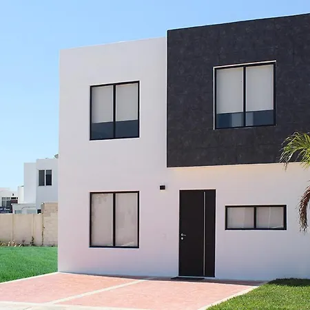 Casa Residencial A Minutos De La Playa Y Los Principales Atractivos Turisticos De Merida, Con Acceso A Alberca